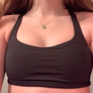 black lululemon sports bra